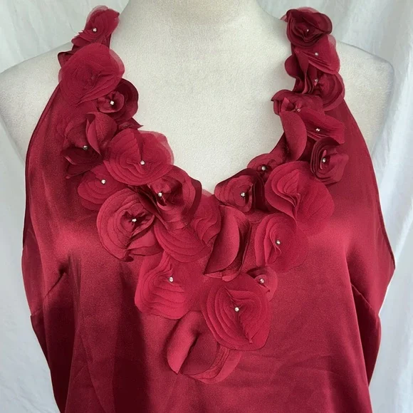 White House Black Market: Sleeveless, Red-ish, Floral Embellished Top: Size L - Picture 5 of 9